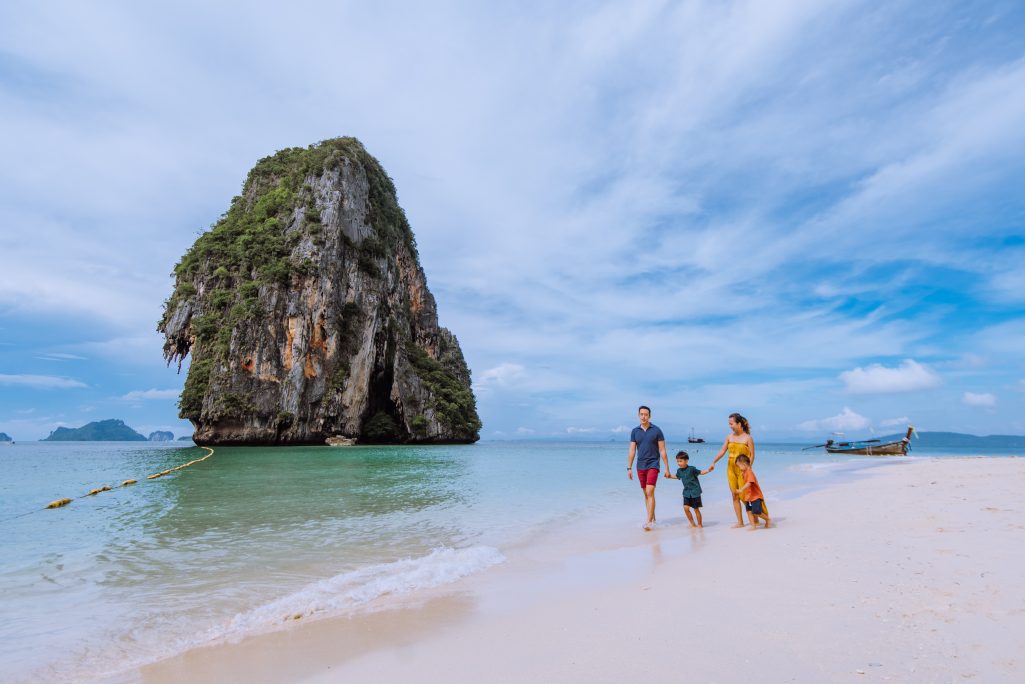 Railay family photographer, Family photo shoot, Family photographer, family photographer at Railay Krabi, honeymoon, Krabi honeymoon photographer, Krabi photographer, Krabi photography, Krabi vacation photographer, Krabi wedding photographer
