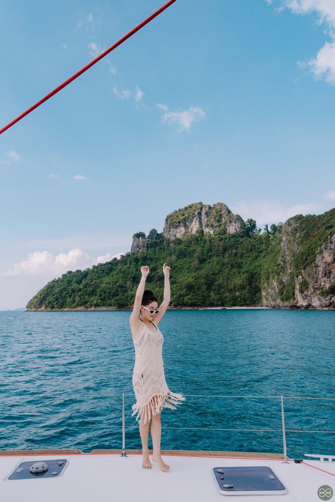 Blue voyage krabi, Blue Voyage กระบี่, ช่างภาพถ่ายภาพบนเรือ, หาช่างภาพถ่ายภาพบนเรือ กระบี่, ช่างภาพ ถ่ายภาพทริปเที่ยวเกาะ กระบี่, ช่างภาพกระบี่, ช่างภาพเรือยอร์ช กระบี่, หาช่างภาพถ่ายภาพทริปเที่ยวเกาะกระบี่, Yacht photographer krabi, Krabi Yacht photographer, Yacht trip, ล่องเรือใบกระบี่, ทริปล่องเรือกระบี่, Luxury yacht krabi, เหมาลำเรือใบทริปส่วนตัวกระบี่, หาเรือใบเช่าเหมาลำทริปส่วนตัวกระบี่