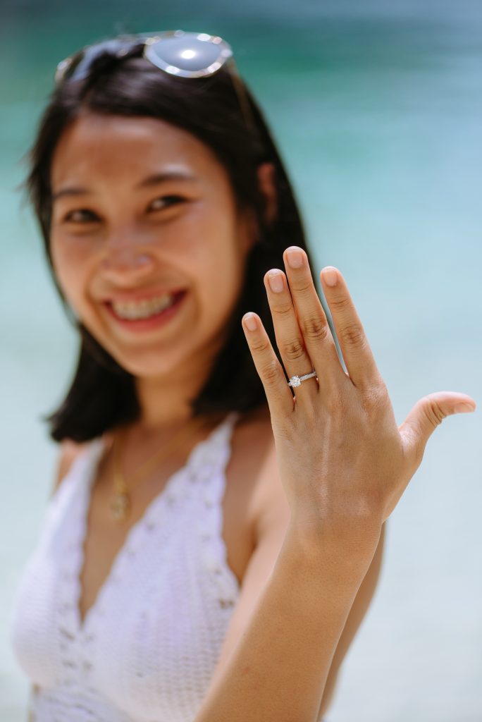 Krabi surprise proposal photographer, Krabi surprise proposal photography, Krabi surprise proposal photo at Hong island Krabi, Krabi surprise proposal planner, Krabi wedding planner, Krabi wedding decoration, Romantic on the beach at Krabi