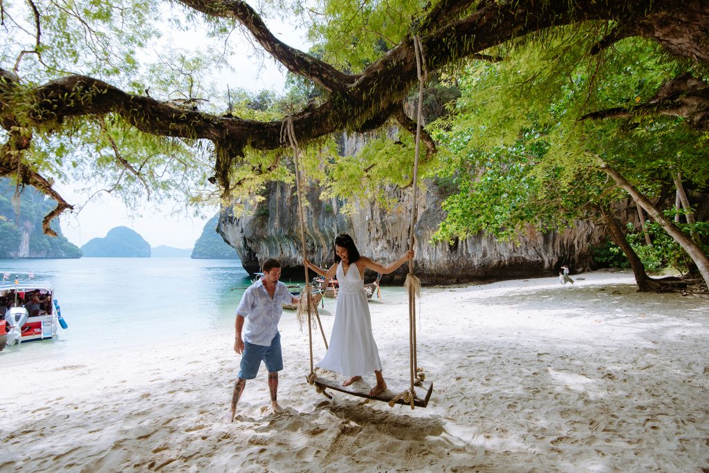 Krabi surprise proposal photographer, Krabi surprise proposal photography, Krabi surprise proposal photo at Hong island Krabi, Krabi surprise proposal planner, Krabi wedding planner, Krabi wedding decoration, Romantic on the beach at Krabi