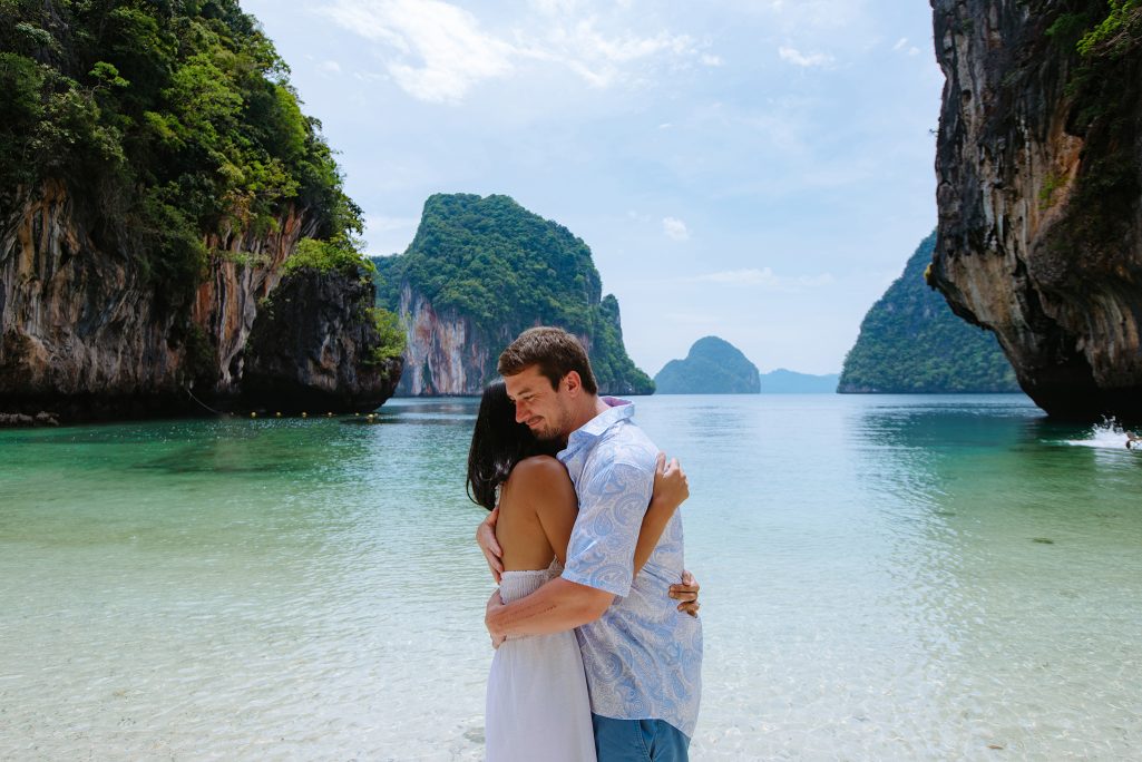 Krabi surprise proposal photographer, Krabi surprise proposal photography, Krabi surprise proposal photo at Hong island Krabi, Krabi surprise proposal planner, Krabi wedding planner, Krabi wedding decoration, Romantic on the beach at Krabi
