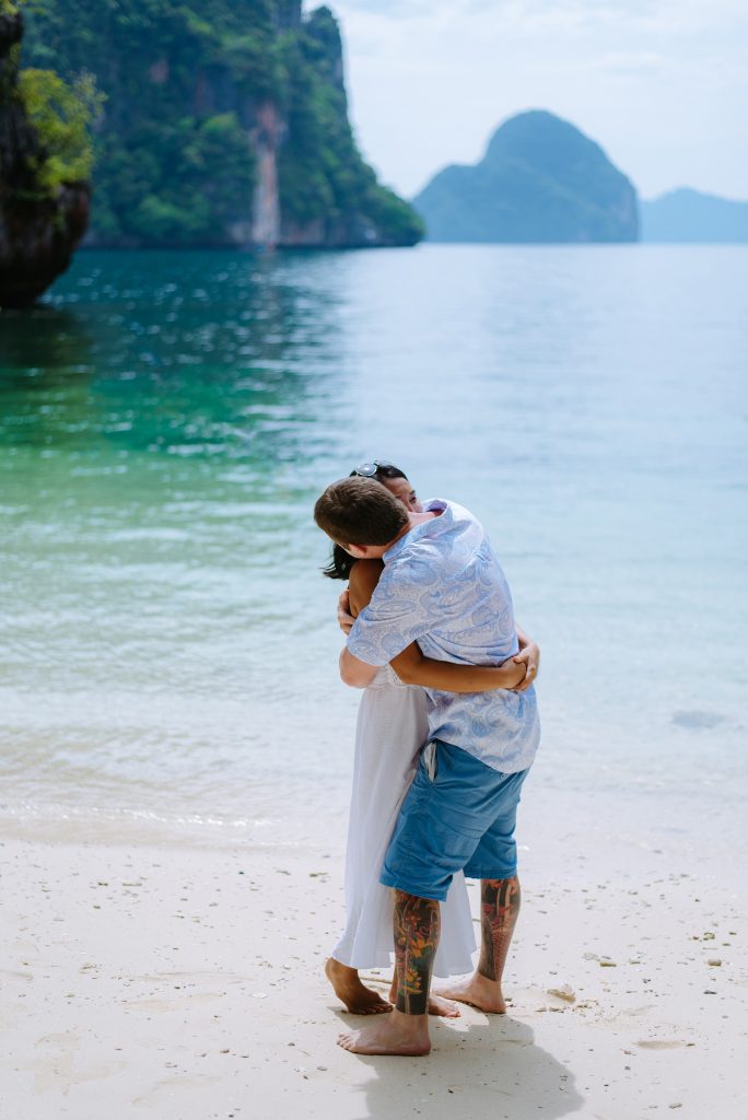 Krabi surprise proposal photographer, Krabi surprise proposal photography, Krabi surprise proposal photo at Hong island Krabi, Krabi surprise proposal planner, Krabi wedding planner, Krabi wedding decoration, Romantic on the beach at Krabi, Krabi photo travel, Krabi longtail boat, Krabi longtail boat for trip