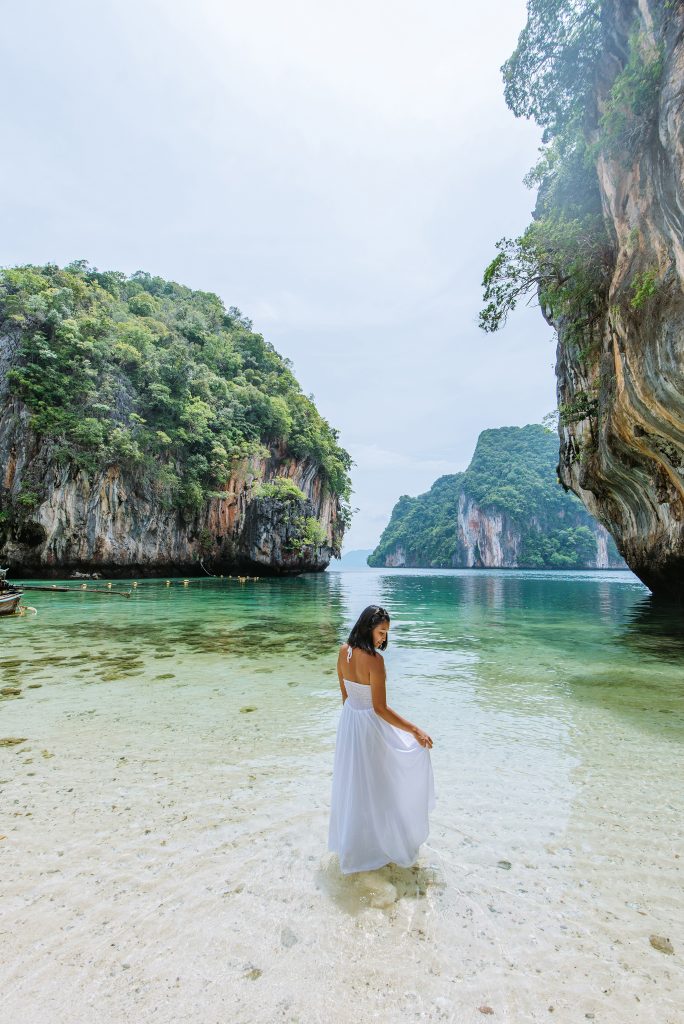 Krabi surprise proposal photographer, Krabi surprise proposal photography, Krabi surprise proposal photo at Hong island Krabi, Krabi surprise proposal planner, Krabi wedding planner, Krabi wedding decoration, Romantic on the beach at Krabi, Krabi photo travel, Krabi longtail boat, Krabi longtail boat for trip