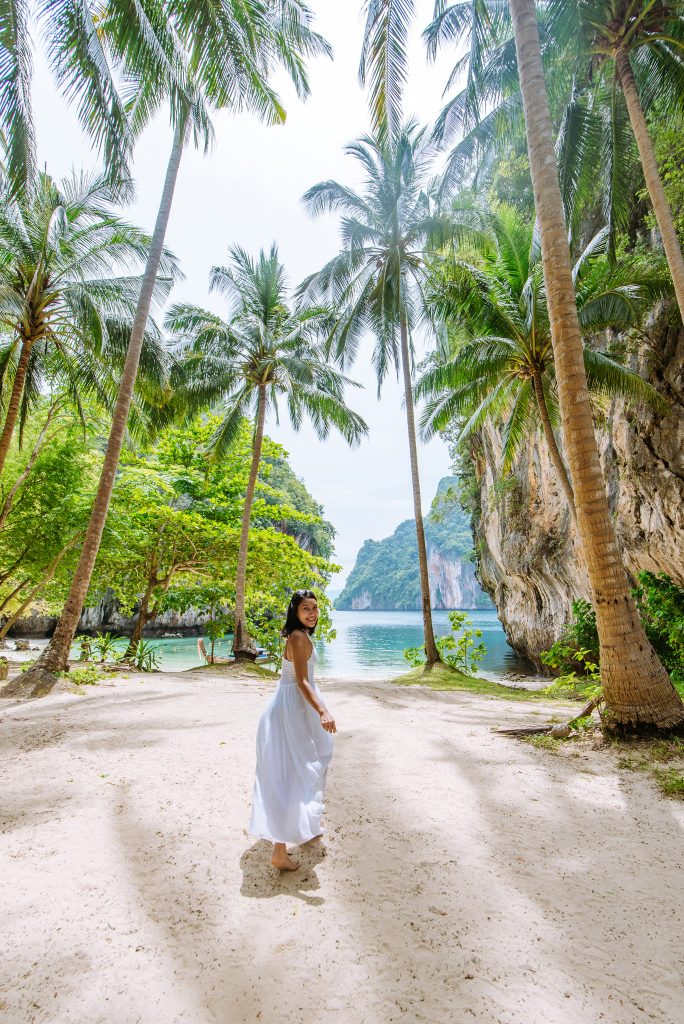 Krabi surprise proposal photographer, Krabi surprise proposal photography, Krabi surprise proposal photo at Hong island Krabi, Krabi surprise proposal planner, Krabi wedding planner, Krabi wedding decoration, Romantic on the beach at Krabi, Krabi photo travel, Krabi longtail boat, Krabi longtail boat for trip