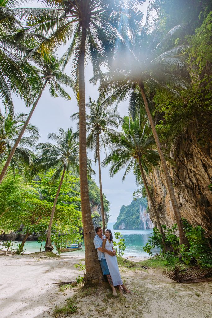 Krabi surprise proposal photographer, Krabi surprise proposal photography, Krabi surprise proposal photo at Hong island Krabi, Krabi surprise proposal planner, Krabi wedding planner, Krabi wedding decoration, Romantic on the beach at Krabi, Krabi photo travel, Krabi longtail boat, Krabi longtail boat for trip