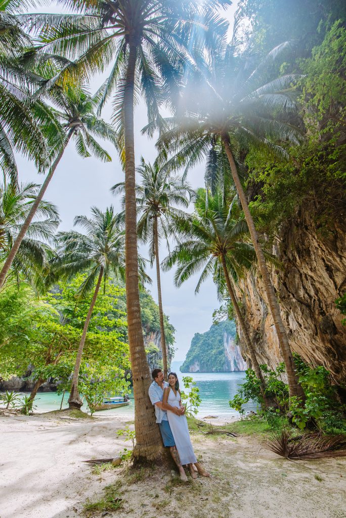 Krabi surprise proposal photographer, Krabi surprise proposal photography, Krabi surprise proposal photo at Hong island Krabi, Krabi surprise proposal planner, Krabi wedding planner, Krabi wedding decoration, Romantic on the beach at Krabi, Krabi photo travel, Krabi longtail boat, Krabi longtail boat for trip