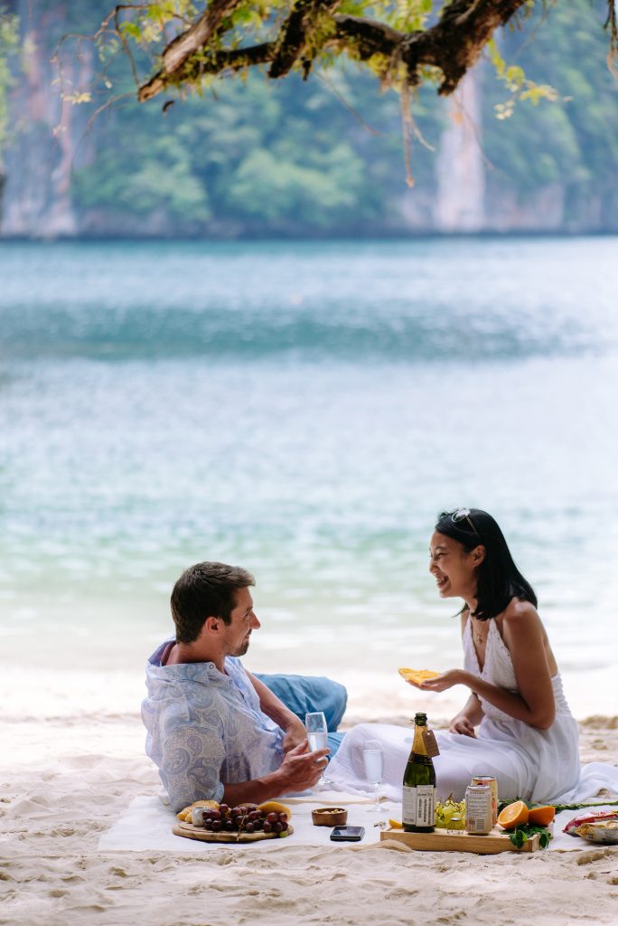 Krabi surprise proposal photographer, Krabi surprise proposal photography, Krabi surprise proposal photo at Hong island Krabi, Krabi surprise proposal planner, Krabi wedding planner, Krabi wedding decoration, Romantic on the beach at Krabi, Krabi photo travel, Krabi longtail boat, Krabi longtail boat for trip