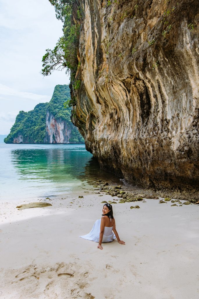 Krabi surprise proposal photographer, Krabi surprise proposal photography, Krabi surprise proposal photo at Hong island Krabi, Krabi surprise proposal planner, Krabi wedding planner, Krabi wedding decoration, Romantic on the beach at Krabi, Krabi photo travel, Krabi longtail boat, Krabi longtail boat for trip, Krabi beautiful island