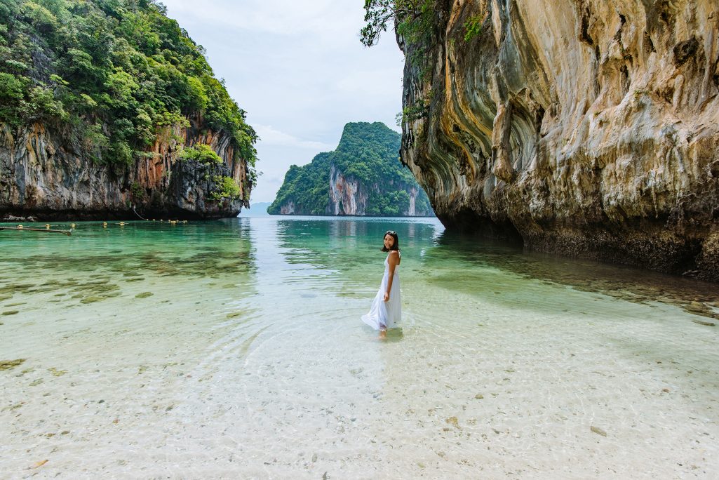 Krabi surprise proposal photographer, Krabi surprise proposal photography, Krabi surprise proposal photo at Hong island Krabi, Krabi surprise proposal planner, Krabi wedding planner, Krabi wedding decoration, Romantic on the beach at Krabi, Krabi photo travel, Krabi longtail boat, Krabi longtail boat for trip, Krabi beautiful island
