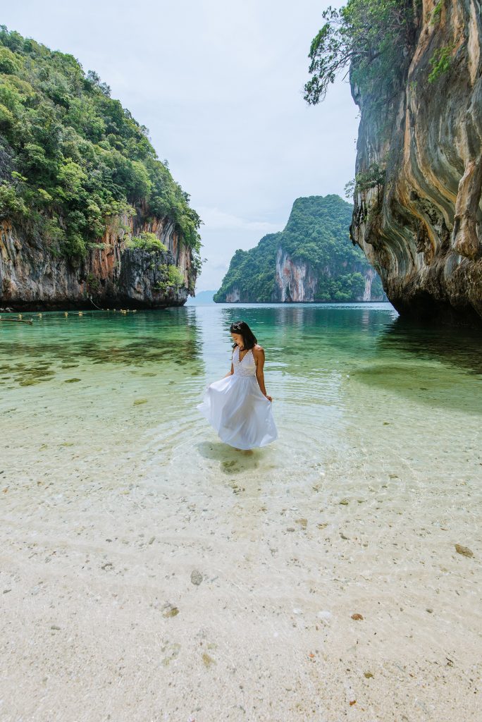 Krabi surprise proposal photographer, Krabi surprise proposal photography, Krabi surprise proposal photo at Hong island Krabi, Krabi surprise proposal planner, Krabi wedding planner, Krabi wedding decoration, Romantic on the beach at Krabi, Krabi photo travel, Krabi longtail boat, Krabi longtail boat for trip, Krabi beautiful island