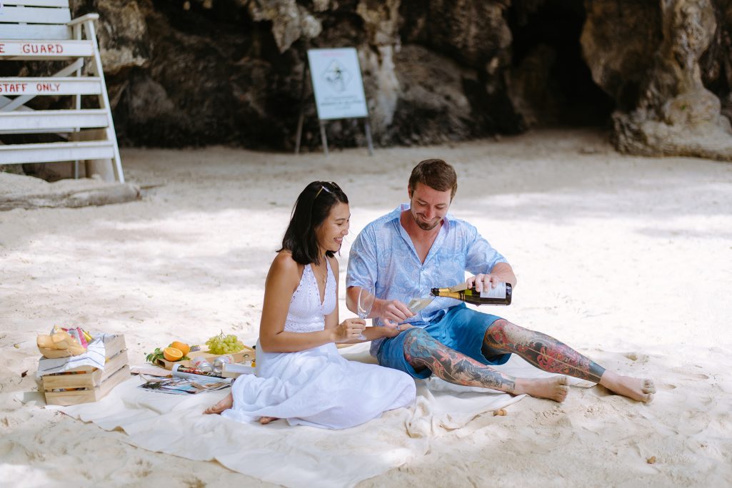 Krabi surprise proposal photographer, Krabi surprise proposal photography, Krabi surprise proposal photo at Hong island Krabi, Krabi surprise proposal planner, Krabi wedding planner, Krabi wedding decoration, Romantic on the beach at Krabi, Krabi photo travel, Krabi longtail boat, Krabi longtail boat for trip