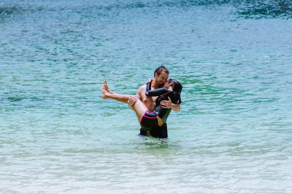 Krabi surprise proposal photographer, Krabi surprise proposal photography, Krabi surprise proposal photo at Hong island Krabi, Krabi surprise proposal planner, Krabi wedding planner, Krabi wedding decoration, Romantic on the beach at Krabi, Krabi photo travel, Krabi longtail boat, Krabi longtail boat for trip