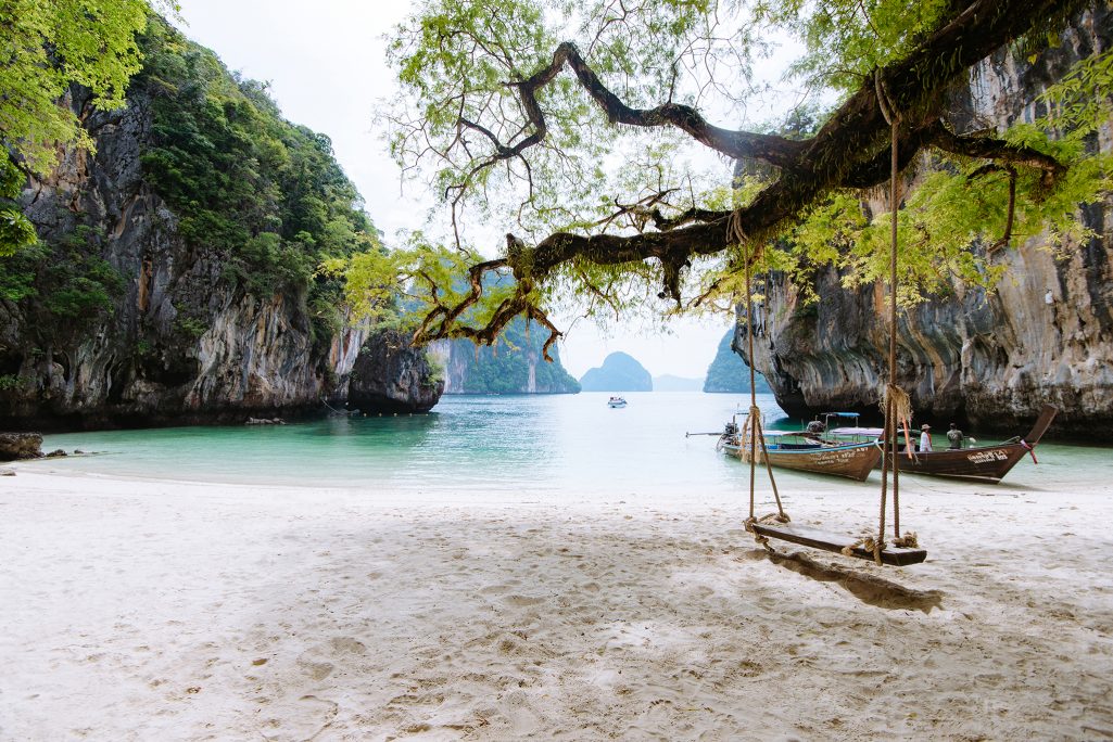 Krabi surprise proposal photographer, Krabi surprise proposal photography, Krabi surprise proposal photo at Hong island Krabi, Krabi surprise proposal planner, Krabi wedding planner, Krabi wedding decoration, Romantic on the beach at Krabi, Krabi photo travel, Krabi longtail boat, Krabi longtail boat for trip, Krabi beautiful island