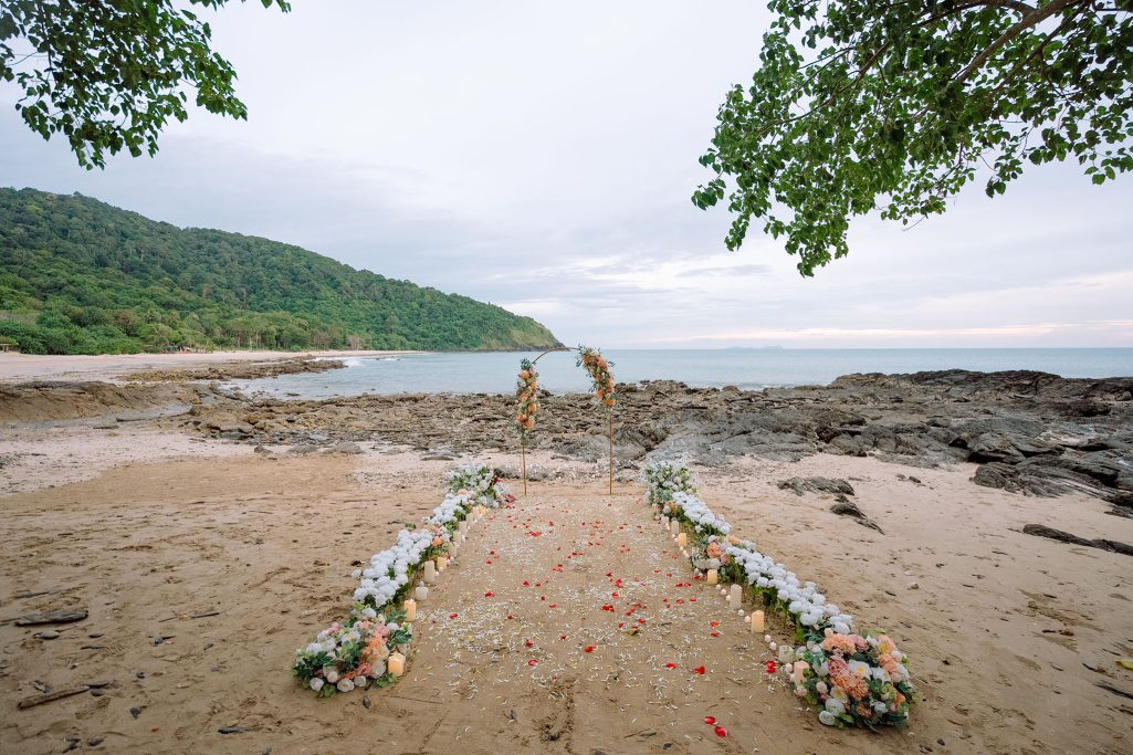 Krabi surprise proposal decoration planner, marriage proposal, Surprise proposal, Krabi Wedding Planner, Krabi planner, Koh Lanta photographer, Surprise proposal at Koh Lanta