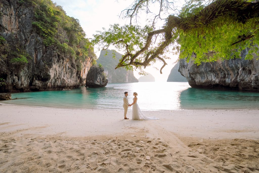 Elopement, Elopement wedding, Elopement wedding photography, Elopement wedding photographer, Elopement at island Krabi, Elopement wedding on boat Krabi, Longtail boat Krabi