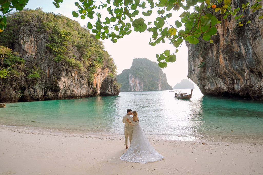Elopement, Elopement wedding, Elopement wedding photography, Elopement wedding photographer, Elopement at island Krabi, Elopement wedding on boat Krabi, Longtail boat Krabi