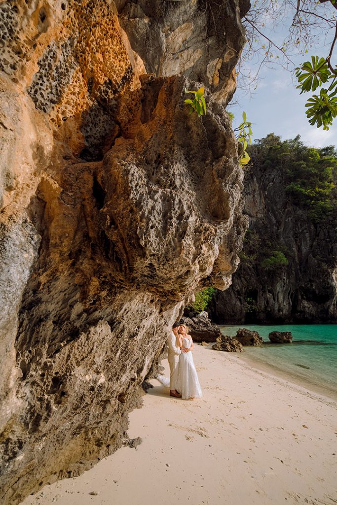 Elopement, Elopement wedding, Elopement wedding photography, Elopement wedding photographer, Elopement at island Krabi, Elopement wedding on boat Krabi, Longtail boat Krabi