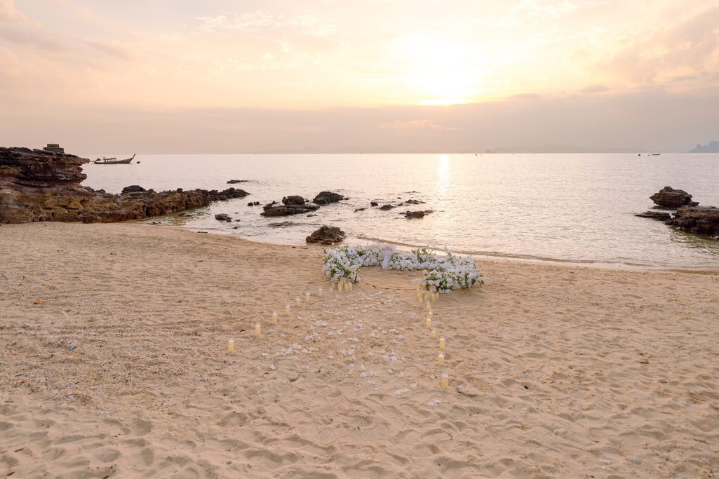 Krabi surprise proposal decoration planner, Krabi Wedding Planner, Krabi wedding, Krabi Wedding Planner, Krabi wedding organizer , Surprise proposal, Krabi surprise proposal photography, proposal decoration, surprise proposal photographer in Krabi