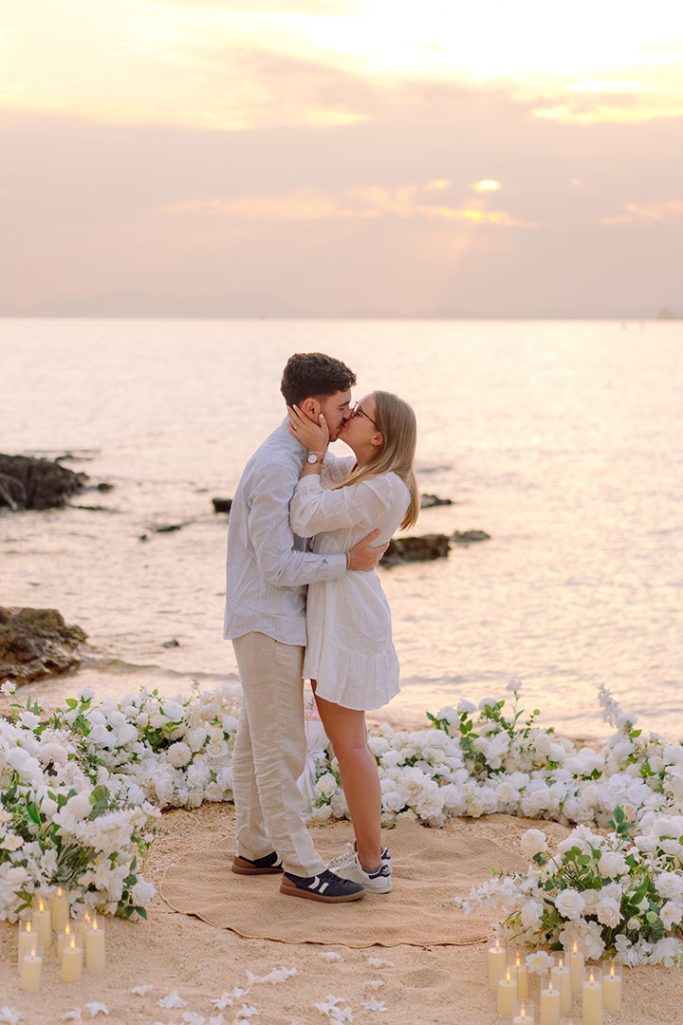 Krabi surprise proposal decoration planner, Krabi Wedding Planner, Krabi wedding, Krabi Wedding Planner, Krabi wedding organizer , Surprise proposal, Krabi surprise proposal photography, proposal decoration, surprise proposal photographer in Krabi