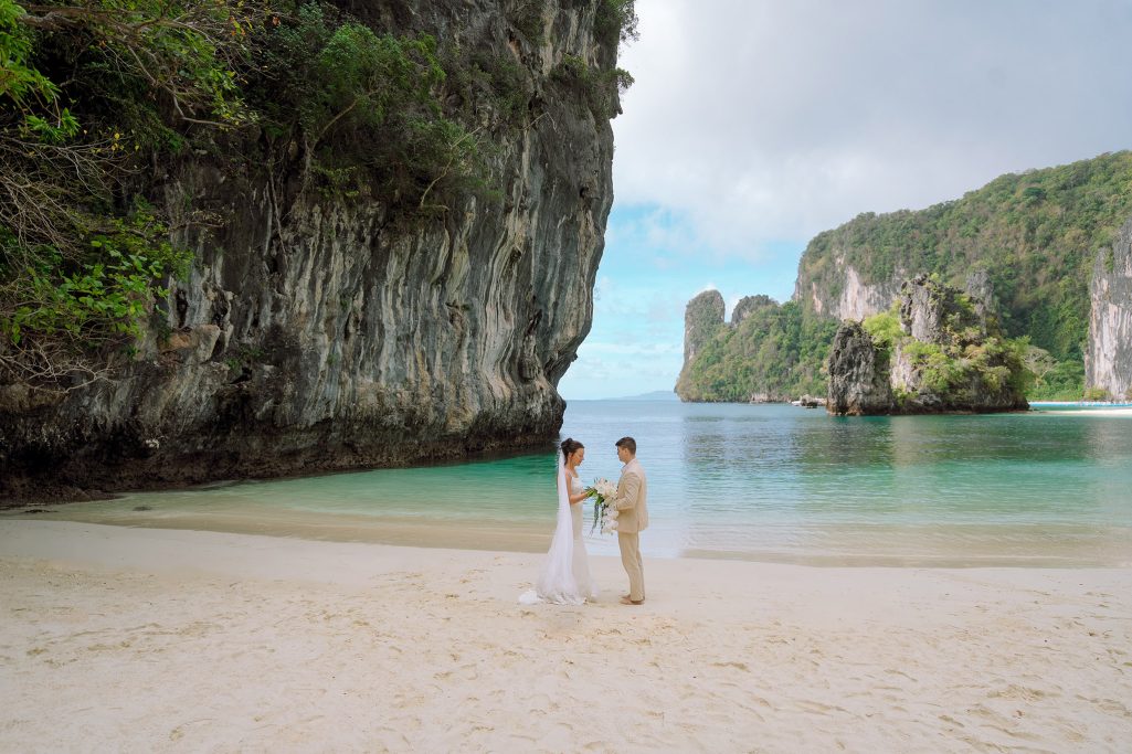 Elopement, Elopement wedding, Elopement wedding photography, Elopement wedding photographer, Elopement at island Krabi, Elopement wedding on boat Krabi, Longtail boat Krabi
