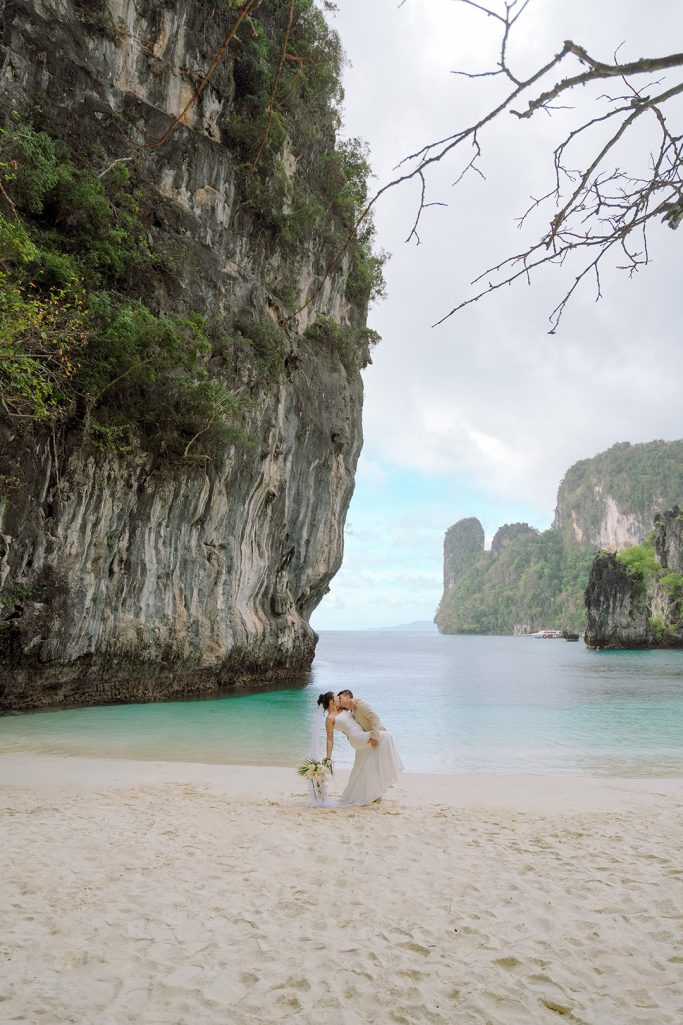 Elopement, Elopement wedding, Elopement wedding photography, Elopement wedding photographer, Elopement at island Krabi, Elopement wedding on boat Krabi, Longtail boat Krabi
