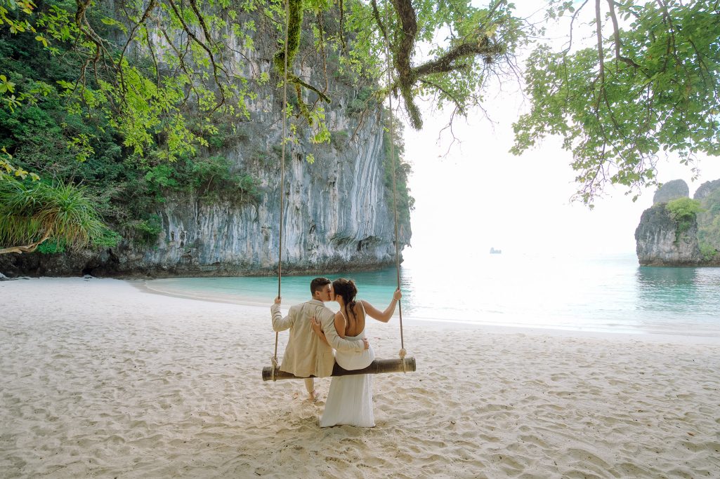 Elopement, Elopement wedding, Elopement wedding photography, Elopement wedding photographer, Elopement at island Krabi, Elopement wedding on boat Krabi, Longtail boat Krabi, Island elopement, Hong Island Krabi