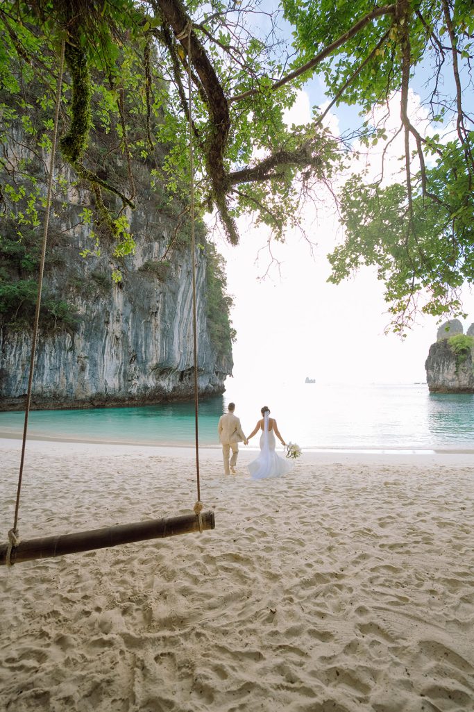Elopement, Elopement wedding, Elopement wedding photography, Elopement wedding photographer, Elopement at island Krabi, Elopement wedding on boat Krabi, Longtail boat Krabi, Island elopement, Hong Island Krabi