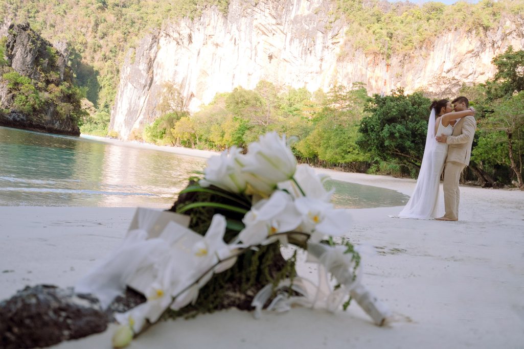 Elopement, Elopement wedding, Elopement wedding photography, Elopement wedding photographer, Elopement at island Krabi, Elopement wedding on boat Krabi, Longtail boat Krabi, Island elopement, Hong Island Krabi