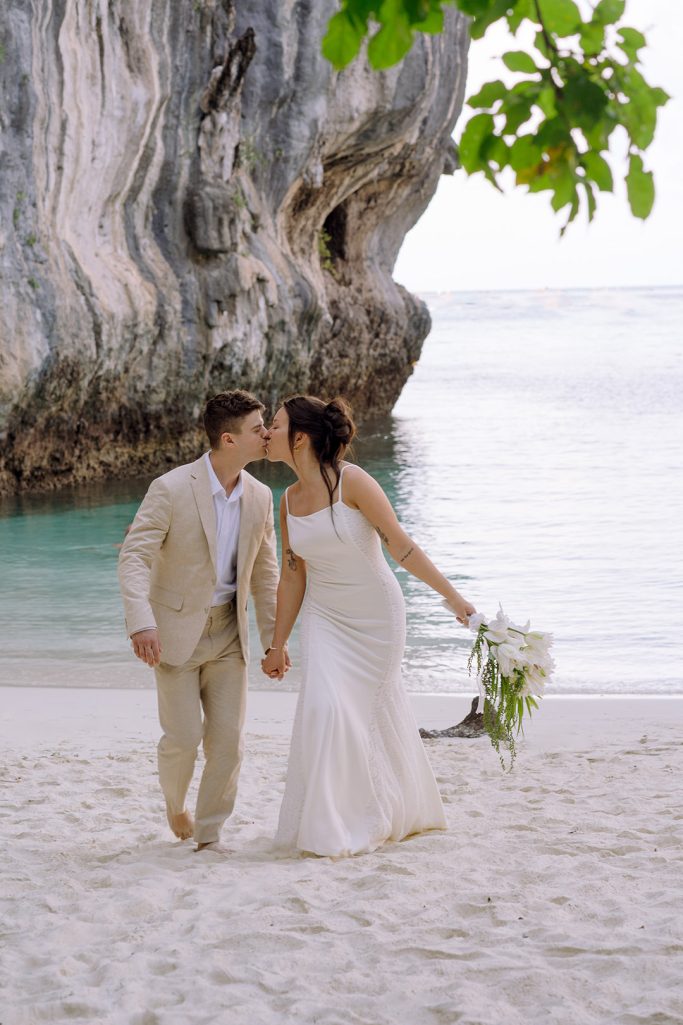 Elopement, Elopement wedding, Elopement wedding photography, Elopement wedding photographer, Elopement at island Krabi, Elopement wedding on boat Krabi, Longtail boat Krabi, Island elopement, Hong Island Krabi