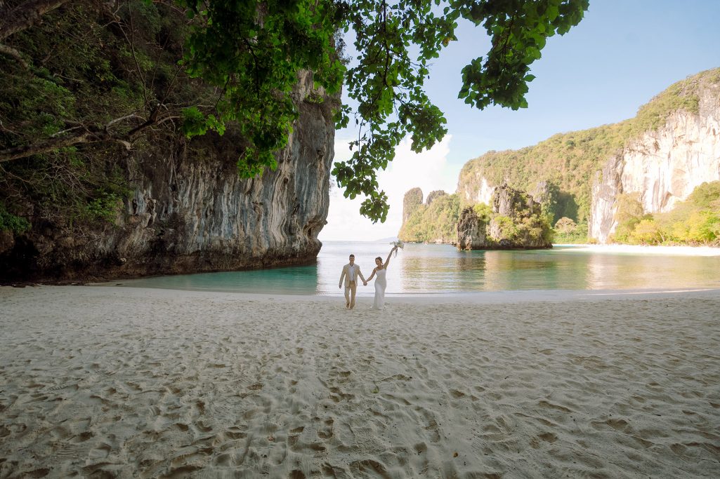Elopement, Elopement wedding, Elopement wedding photography, Elopement wedding photographer, Elopement at island Krabi, Elopement wedding on boat Krabi, Longtail boat Krabi, Island elopement, Hong Island Krabi