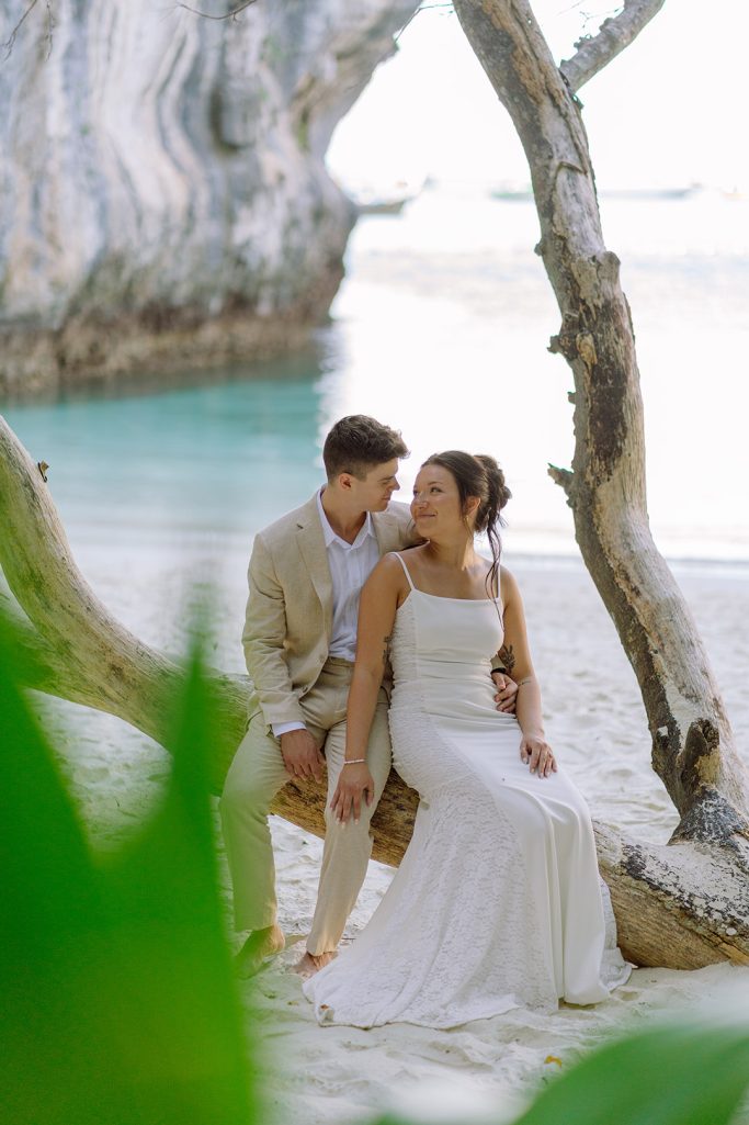 Elopement, Elopement wedding, Elopement wedding photography, Elopement wedding photographer, Elopement at island Krabi, Elopement wedding on boat Krabi, Longtail boat Krabi, Island elopement, Hong Island Krabi