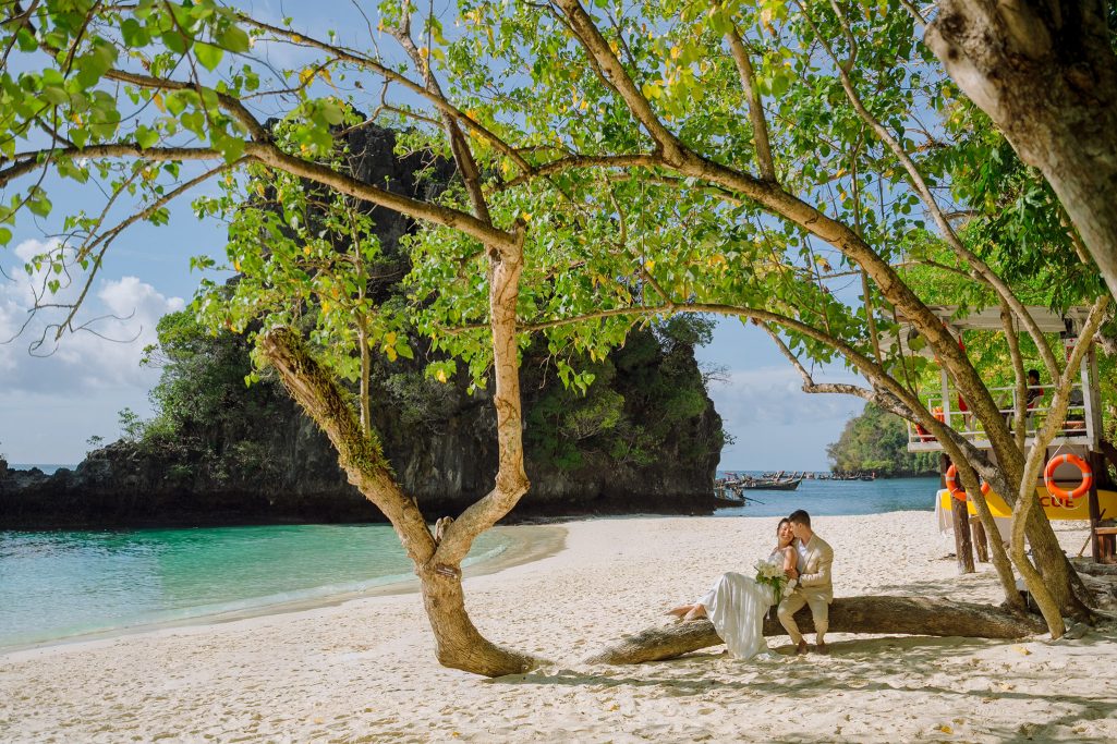 Elopement, Elopement wedding, Elopement wedding photography, Elopement wedding photographer, Elopement at island Krabi, Elopement wedding on boat Krabi, Longtail boat Krabi, Island elopement, Hong Island Krabi