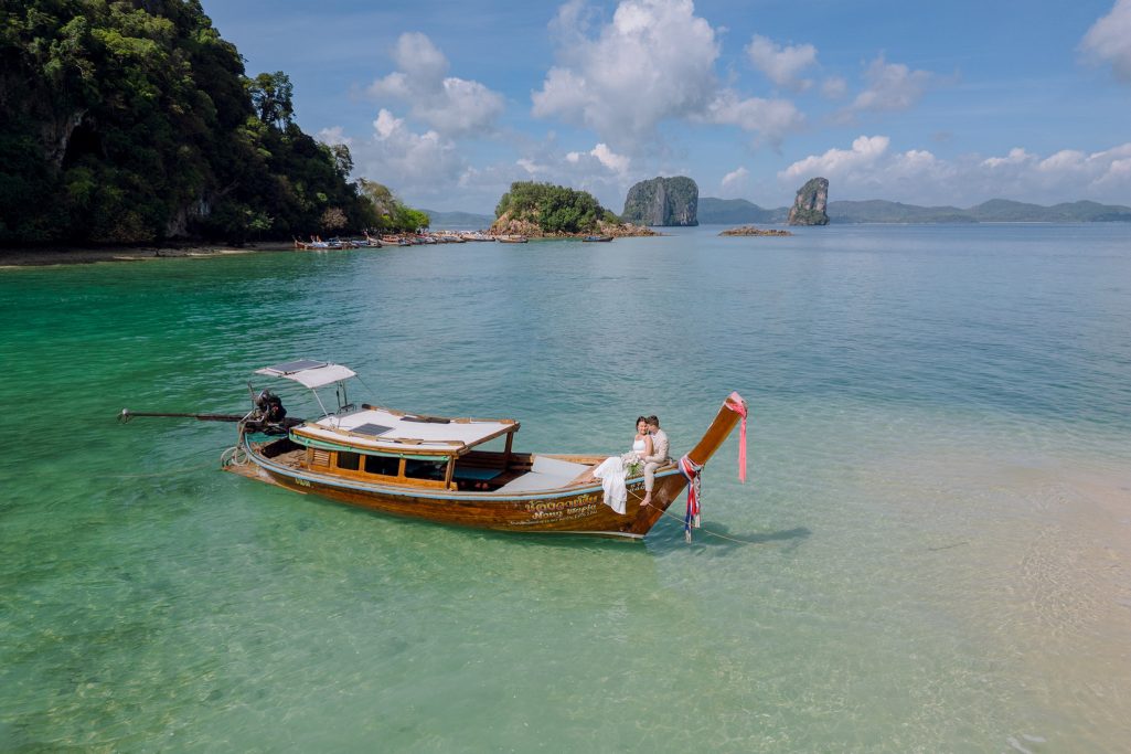 Elopement, Elopement wedding, Elopement wedding photography, Elopement wedding photographer, Elopement at island Krabi, Elopement wedding on boat Krabi, Longtail boat Krabi, Island elopement, Hong Island Krabi, Longtail boat experian